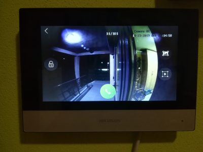 Videovrátnik Hikvision - vnútorná IP jednotka